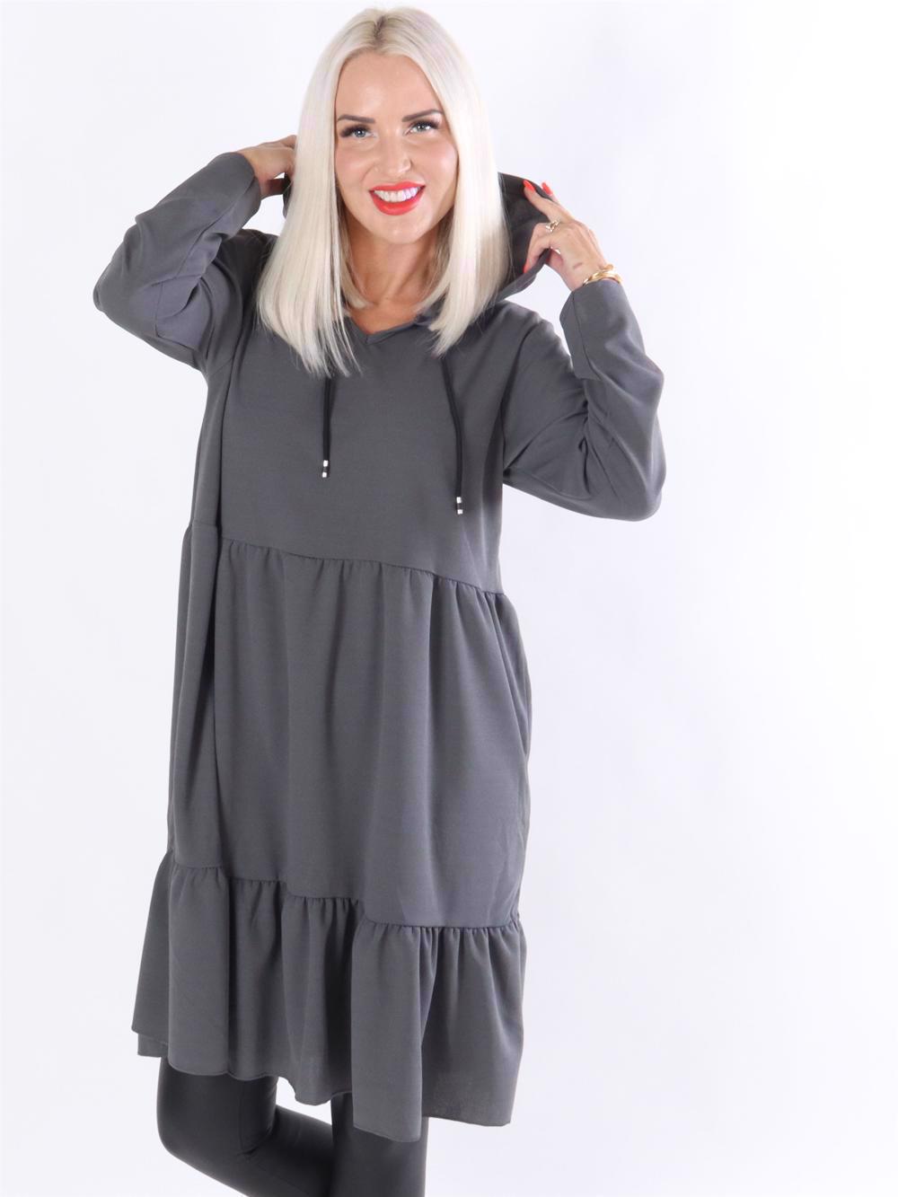 Marianna - Hoodie klänning med lager på lager look